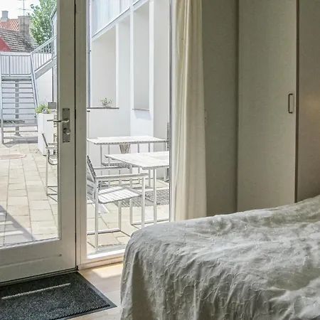 1 Bedroom Amazing In Lägenhet *