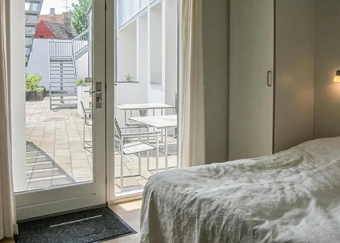1 Bedroom Amazing In Lägenhet *